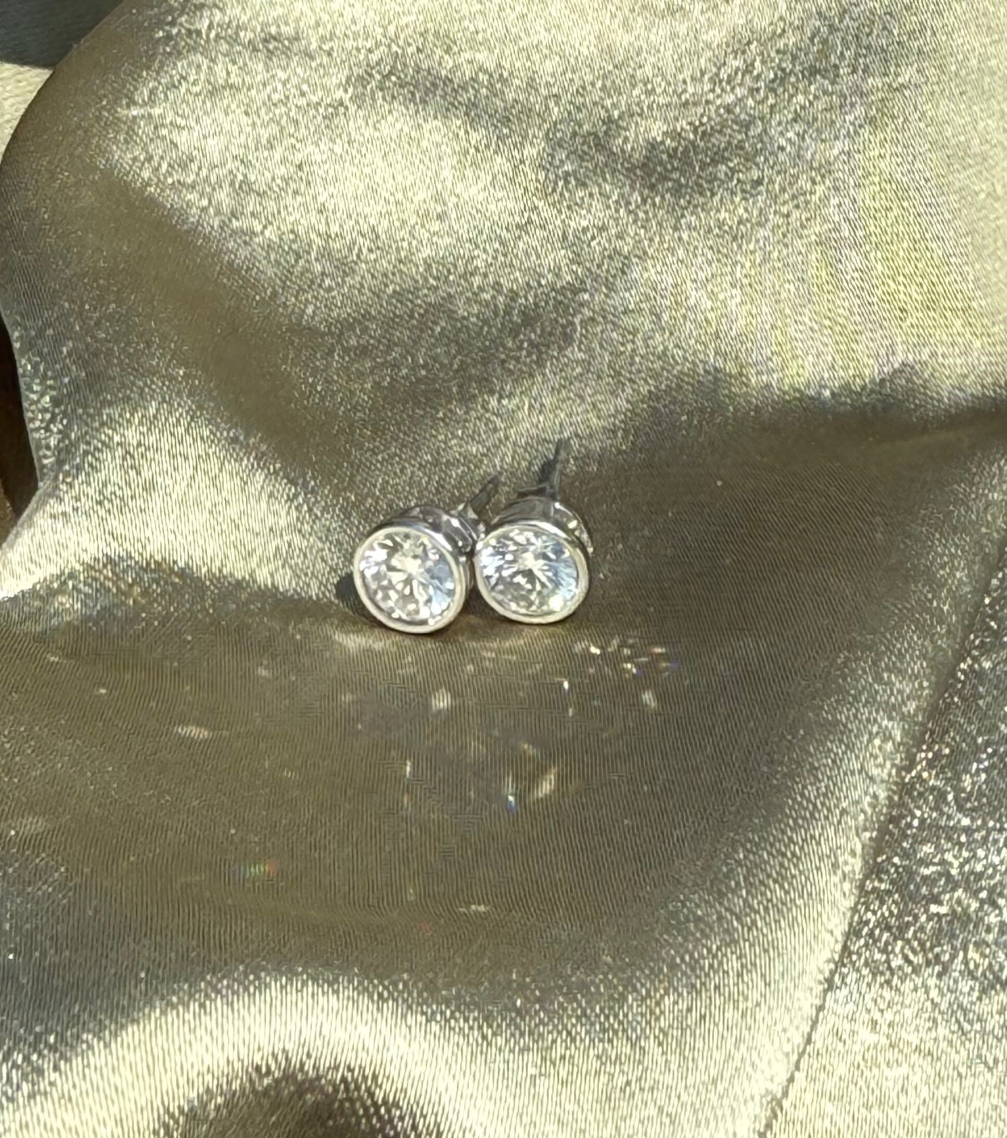 Lustre Studs