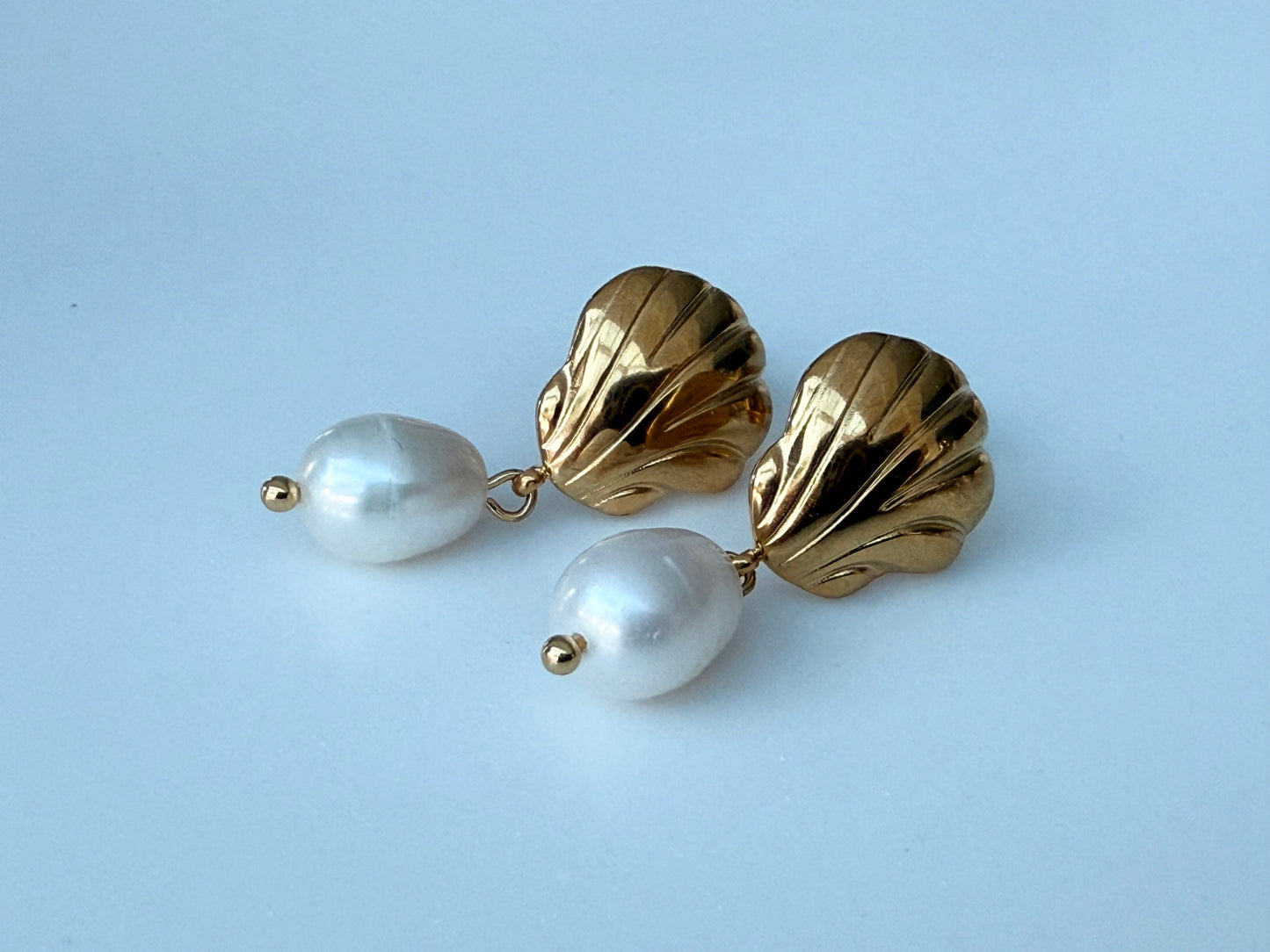 Under the sea pearl droplets
