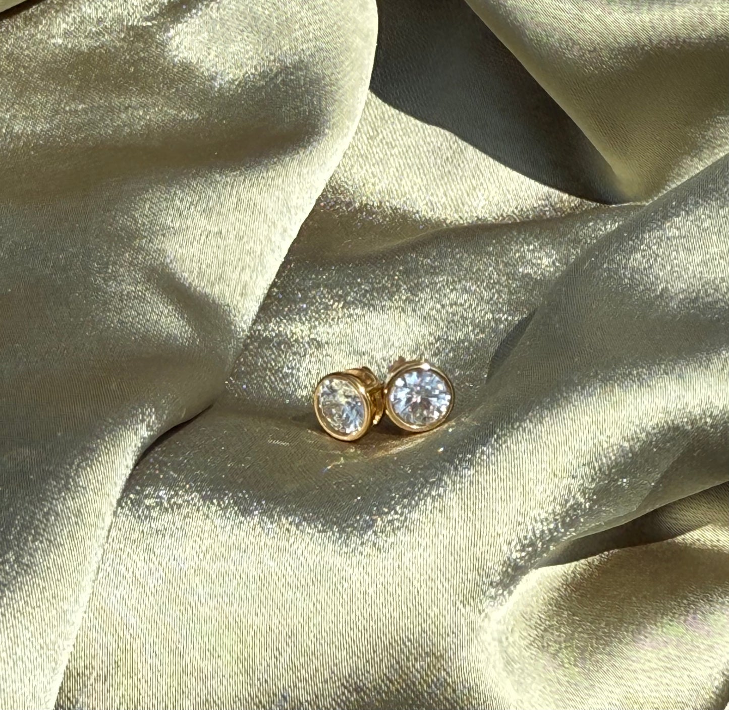 Lustre Studs